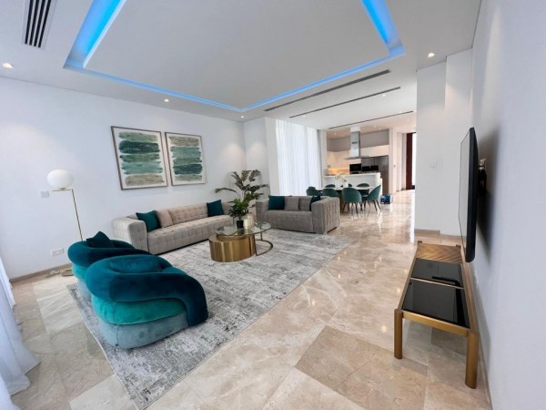 Luxury Waterfront Living 
